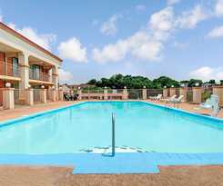 Hotel Super 8 By Wyndham Nashville Near Downtown / I-40