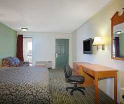 Days Inn By Wyndham Wichita West Near Airport