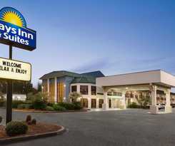 Hotel Days Inn and Suites By Wyndham Savannah Midtown