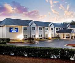 Microtel Inn and Suites By Wyndham Southern Pines / Pinehurst