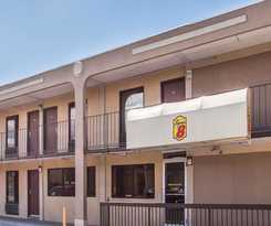 Super 8 By Wyndham Camp Springs/andrews Afb Dc Area