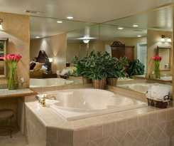 Hotel Rogue Regency Inn and Suites