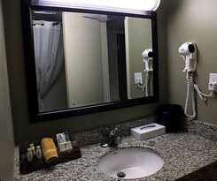 Ramada by Wyndham Edmonton Yellowhead NW