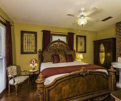 Carriage Way Inn