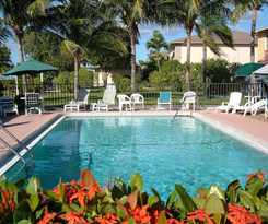 Hotel Hideaway Waterfront Resort And