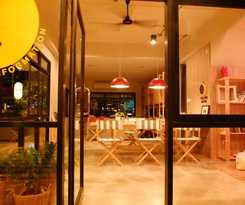 Hotel Yellow Moon