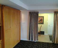 Hotel Lakeshore Suites