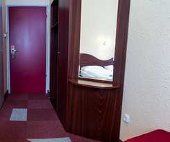 FREE PARKING, FREE BREAKFAST, only 15 minutes to City Center