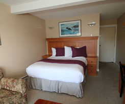 Hotel Duffin Cove Oceanfront Lodging