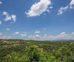 La Roca Guest House