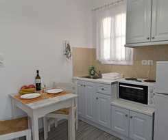 Hotel Tarsa Studios and Apartments