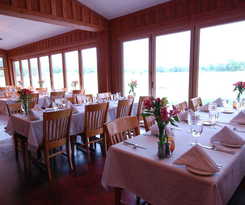 Hotel Gallatin River Lodge