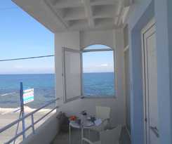 Seafront Studios And Apartments