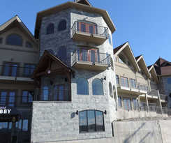 Hotel The Castle At Swan Lake