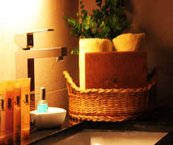 Hotel New World Suites