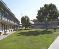 Days-Inn by Wyndham Bakersfield