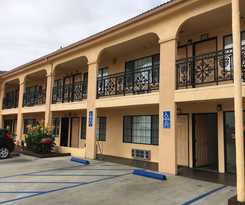 Hotel Travelodge By Wyndham Harbor City