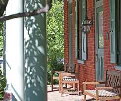 Hotel Bird In Hand Village Inn And Suites