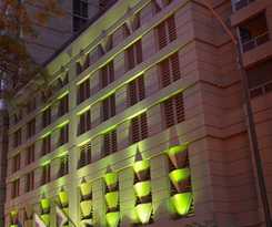 Courtyard By Marriott Chicago Downtown River North