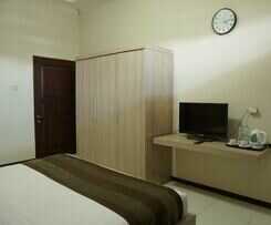 Aleyra and Villa Garut