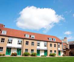 Petros Court