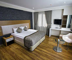  Edis Premier Hotel
