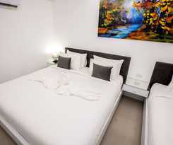 Stay With Hug Poshtel And Activities
