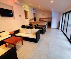Villa 33