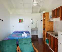 Hotel Aroa Beachside Inn