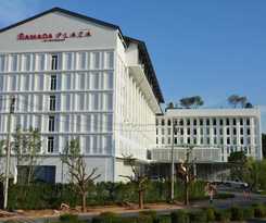 Hotel Ramada Plaza By Wyndham Chao Fah