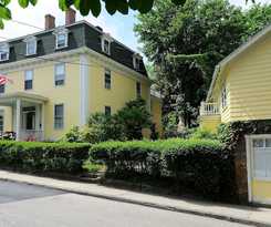 Yankee Peddler Inn