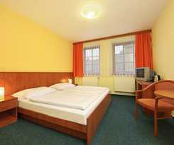 Hotel z&aacute;vi&scaron; z falken&scaron;tejna