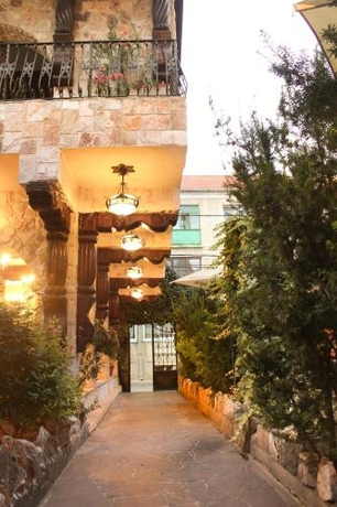 Hunter Prince Castle & Dracula Hotel