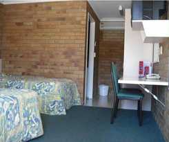 Motel The Phoenix Artesian Spa Resort and Accommodation