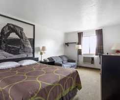 Hotel Super 8 By Wyndham Logan