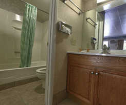 Motel Shasta Pines and Suites