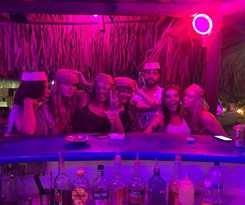 Hostel El Zoo and Pool
