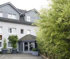  Airport Hotel By The New Yorker