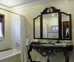 Hotel Mayfair Lagoon