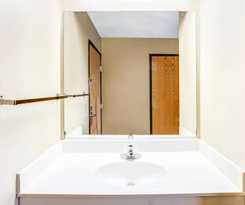 Hotel Super 8 By Wyndham Mchenry/fox Lake Area