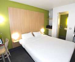 Kyriad Direct Poitiers - Gare du Futuroscope 