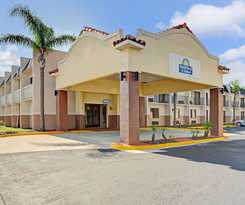 Days Inn and Suites By Wyndham Tampa Near Ybor City