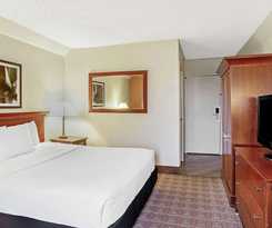 Hotel La Quinta Inn and Suites By Wyndham Stamford / New York City