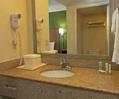 Quality Suites Lake Wright - Norfolk Airport