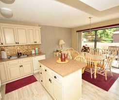 Hotel Rumbling Bald Resort