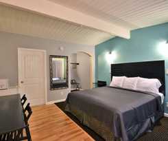 Lodge At 32nd