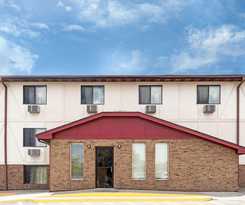  Super 8 by Wyndham Clinton 
