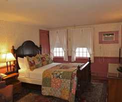Hotel Publick House Historic Inn and Country Motor Lodge
