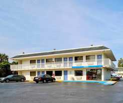 Travelodge by Wyndham Pompano Beach