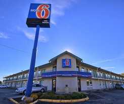 Travelodge By Wyndham Madison Heights Mi